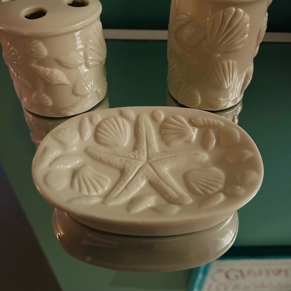 Bathroom  counter set. - Picture 2 of 3